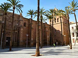 Fachada de la catedral de Almería