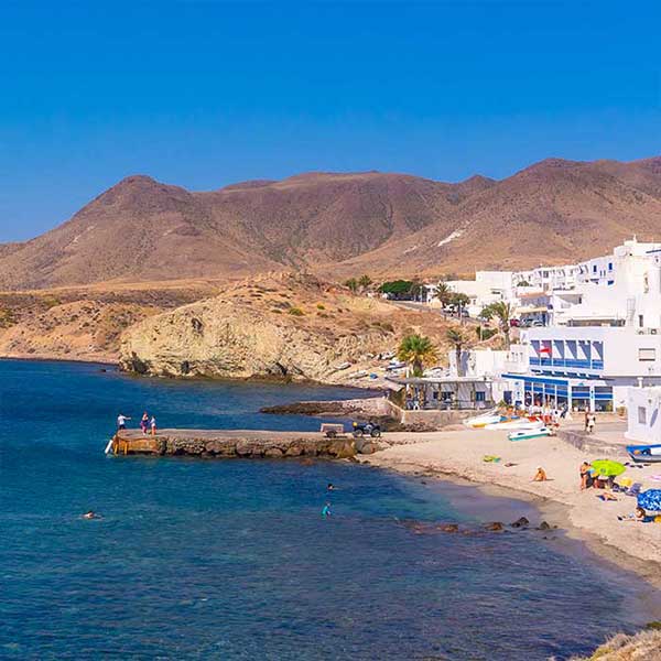 Cabo de Gata-Níjar está situado en el centro de la costa de la provincia de Almería. Parque Natural Marítimo-terrestre de singular belleza.