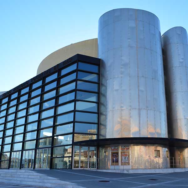 Roquetas de Mar cuenta con el teatro auditorio más grande de la provincia de Almería, y con una gran oferta de espectáculos y conciertos