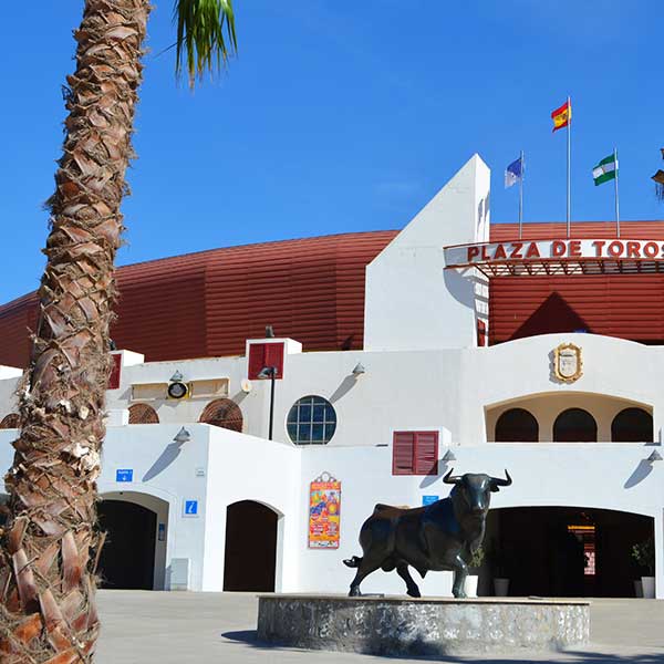 Plaza de toros con una capacidad para 7000 espectadores. Ofrece varias corridas a lo largo del año sobre todo en verano.