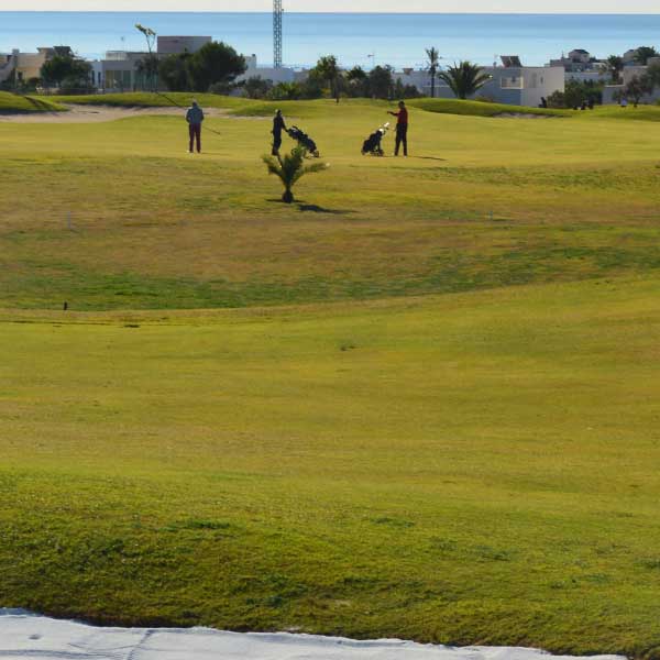 Campo de golf municipal de Almería ✅ Situado en la urbanización de El Toyo - Retamar. Construido para los Juegos del Mediterráneo.