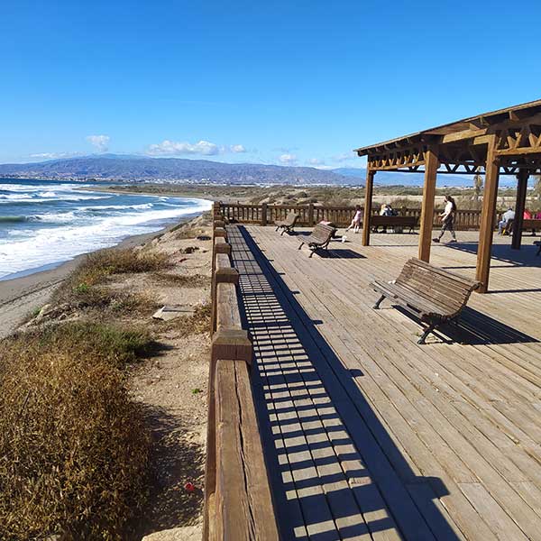 El Toyo y Retamar es una urbanización a 13 km de Almería, y cerca de Cabo de Gata. Que que hacer y ver: ✅
mapa playas, golf, deporte, ocio